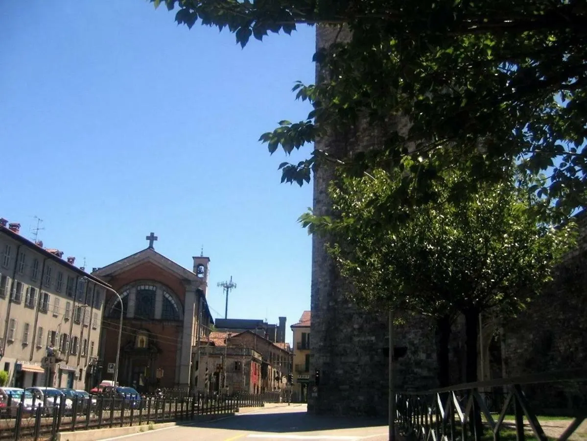 Comokiss 0*, Como Italy