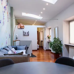 Lora Center Como